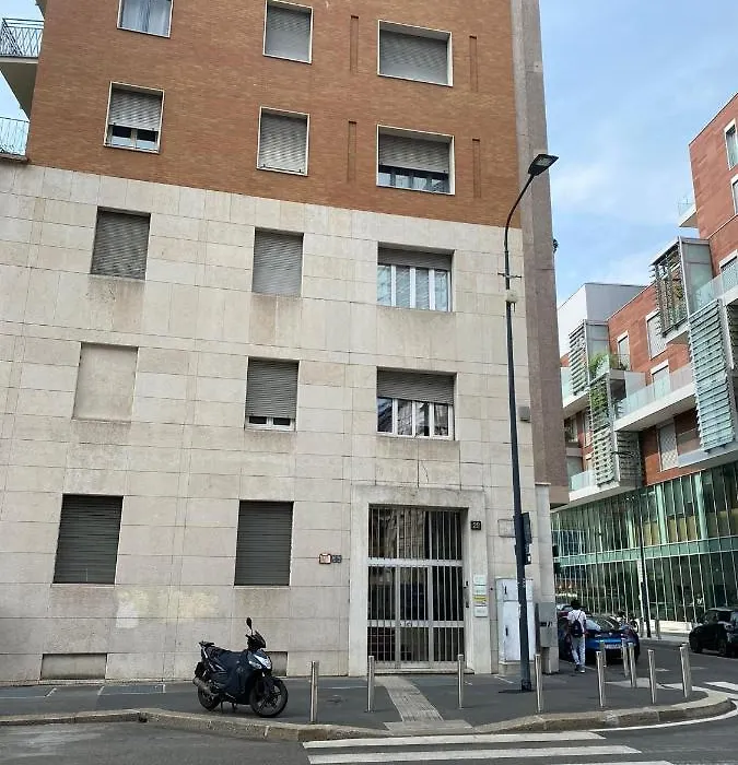 Lovely Apartment In The New Porta Nuova Area-1